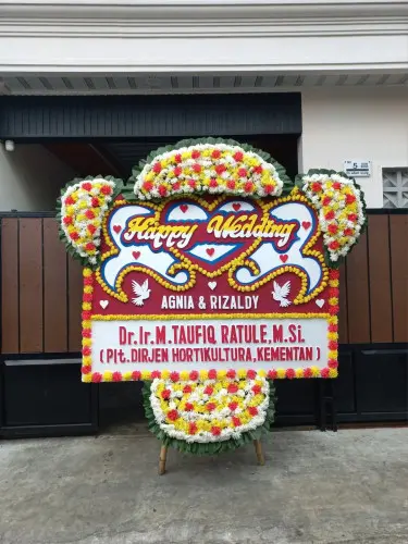 Papan Bunga Pernikahan pelaga